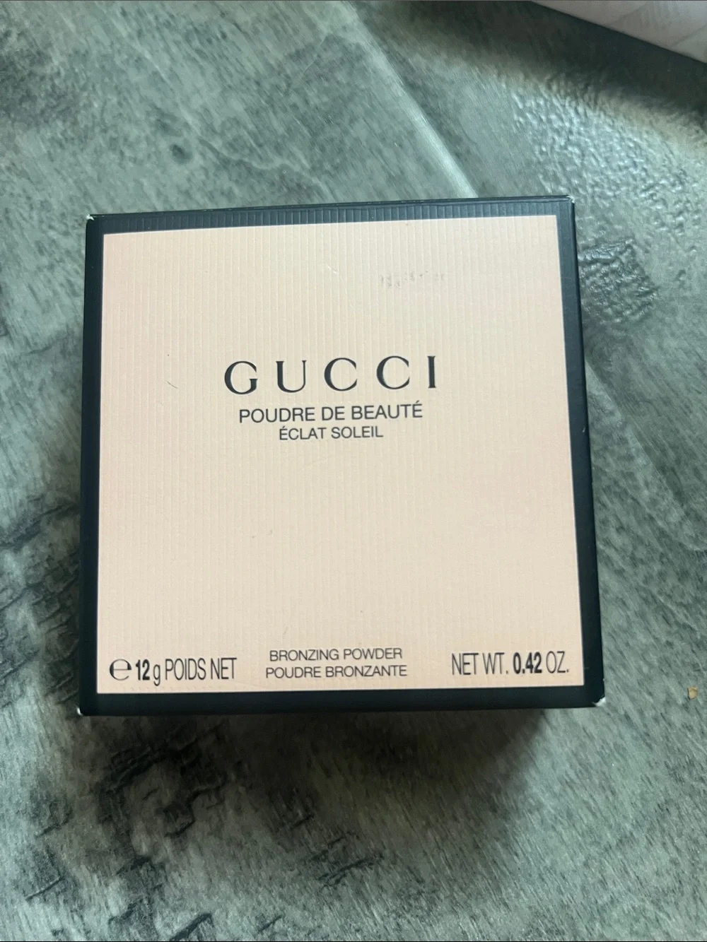 Gucci Poudre de Beauté Éclat Soleil Bronzing Powder - Light Pink & Black Compact